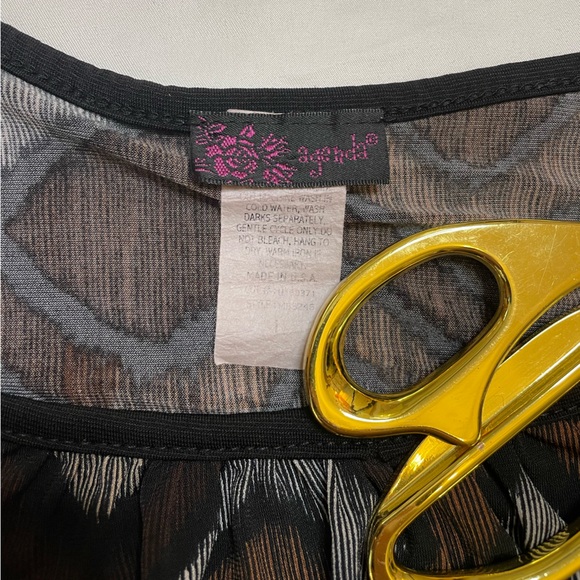 Agenda size large brown chevron blouse - Picture 4 of 4